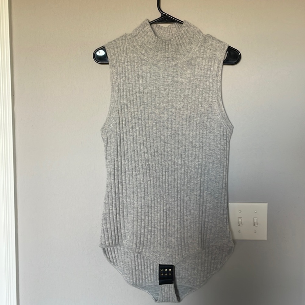 100% cashmere Tuxe turtle-neck sleeveless bodysuit